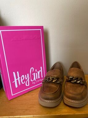 Corky’s Hey Girl, Not Literally Tan Loafers with Bronze Gold Chain, Women’s Sz 9